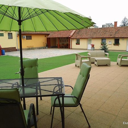 Eszter Apartman Бекешчаба Екстер'єр фото