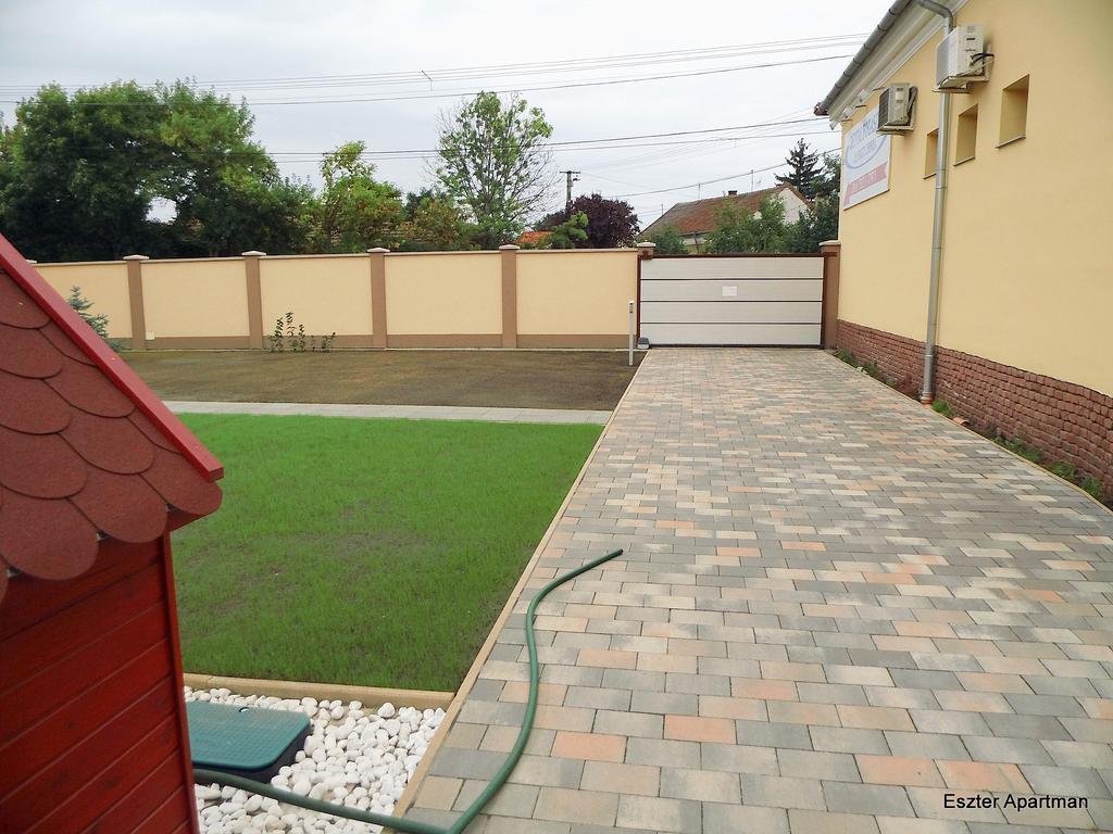 Eszter Apartman Бекешчаба Екстер'єр фото