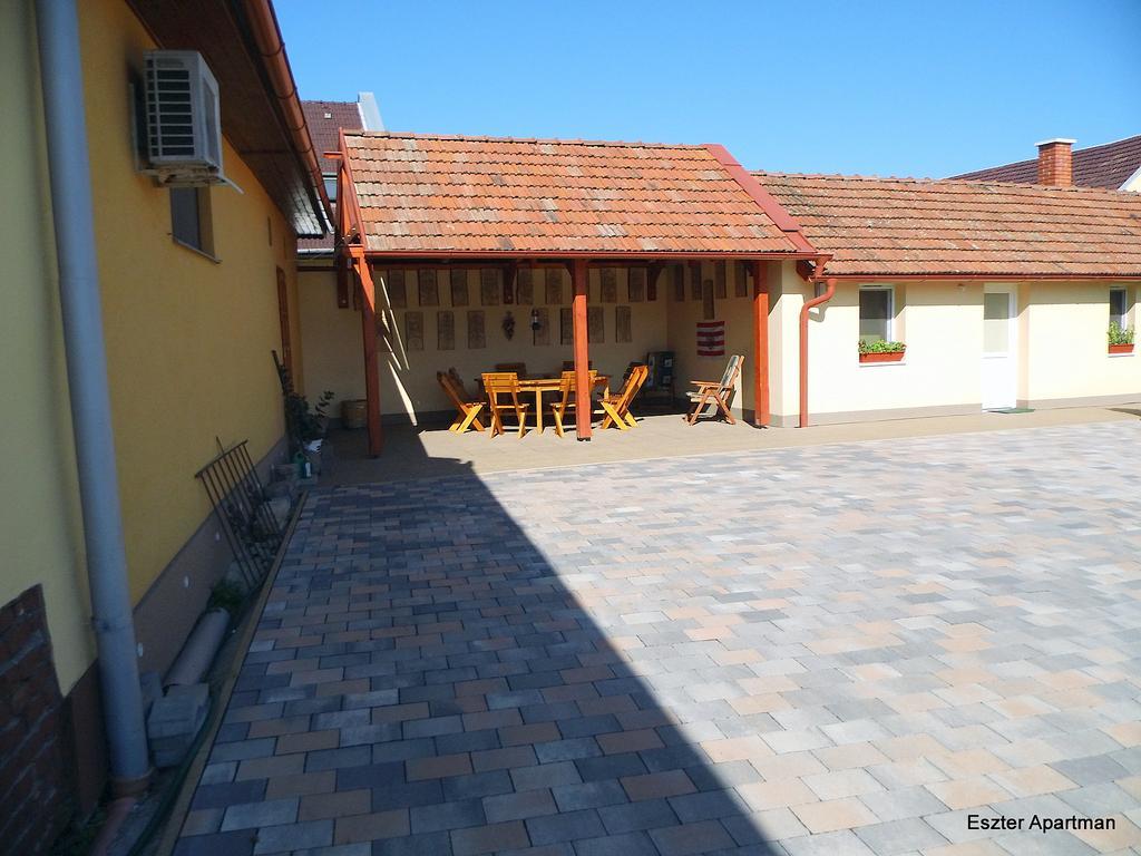 Eszter Apartman Бекешчаба Екстер'єр фото
