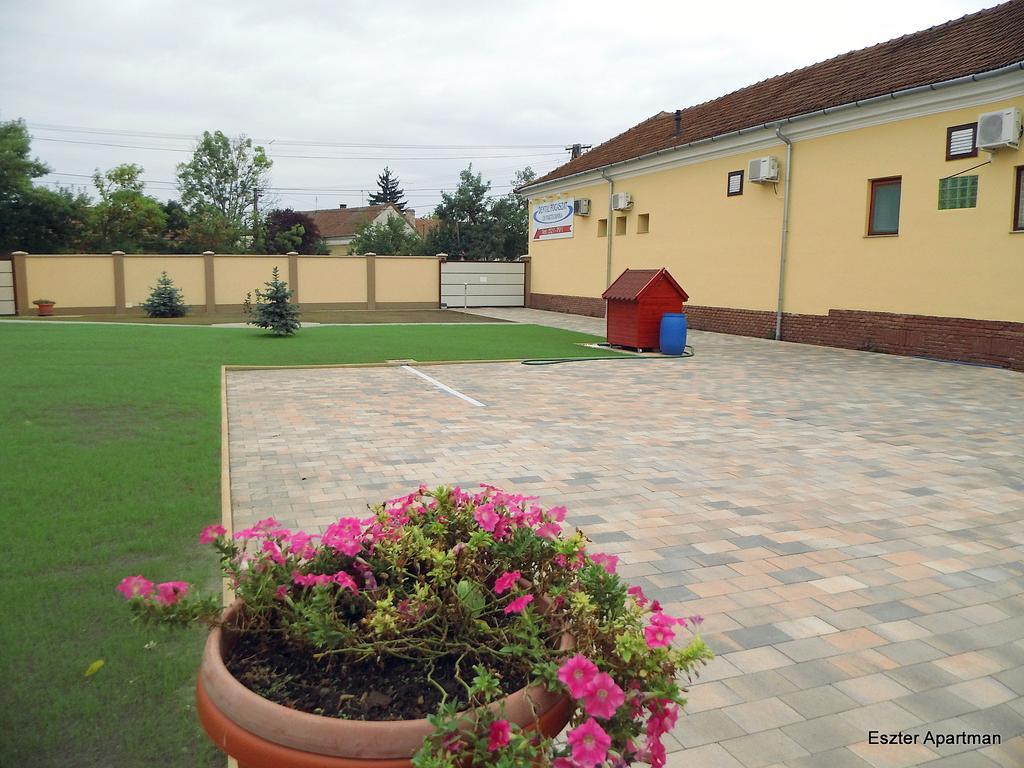 Eszter Apartman Бекешчаба Екстер'єр фото