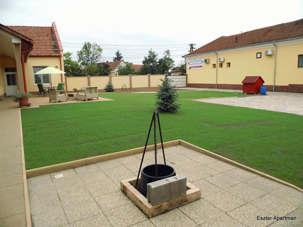 Eszter Apartman Бекешчаба Екстер'єр фото